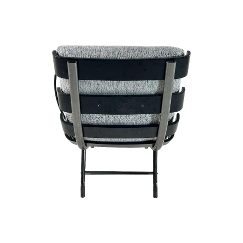 Chaise de loisirs en tissu de lin avec cadre en fer noir peint par pulvérisation en bois courbé